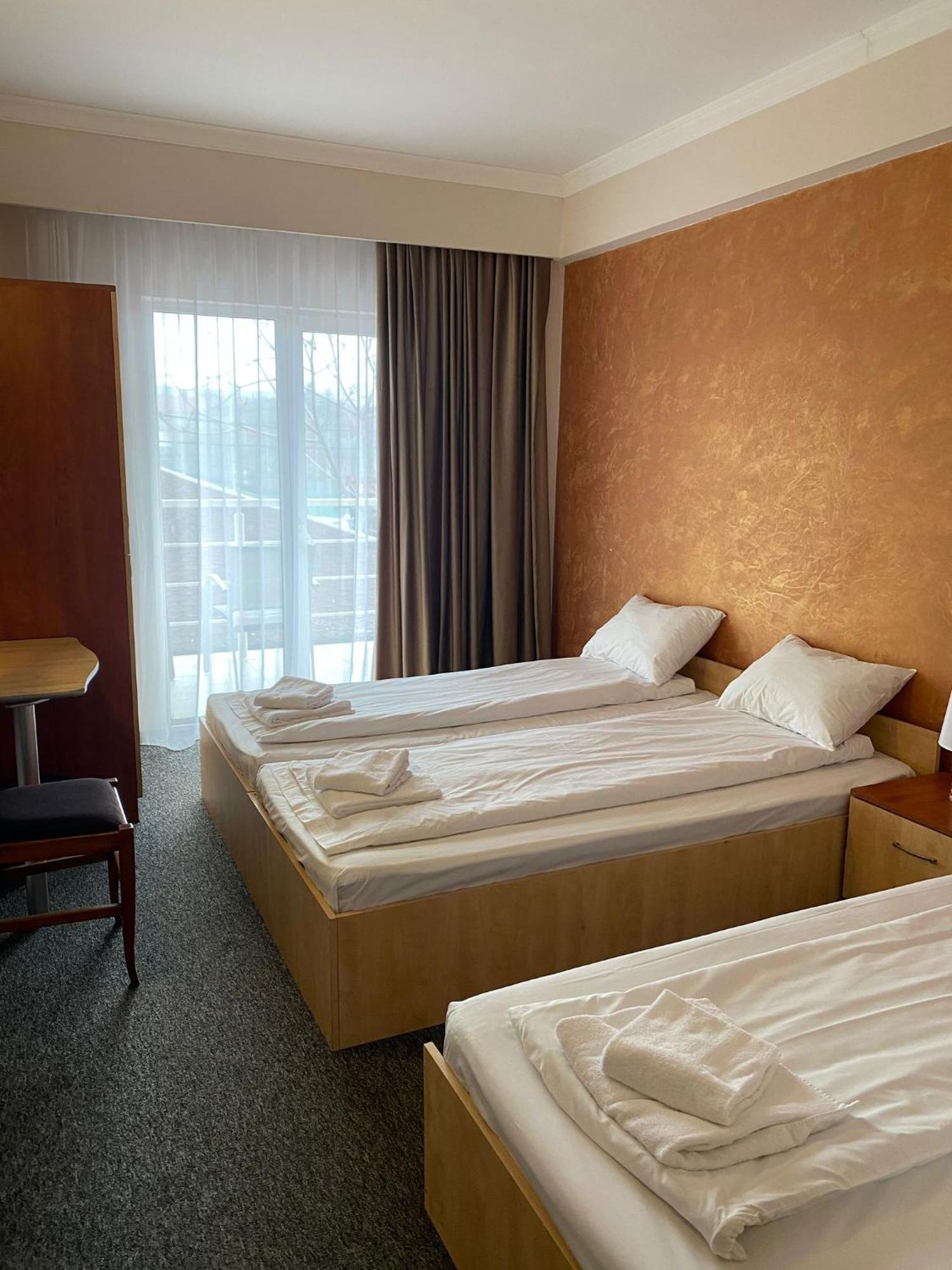 Hotel Stadion ออราแด ภายนอก รูปภาพ